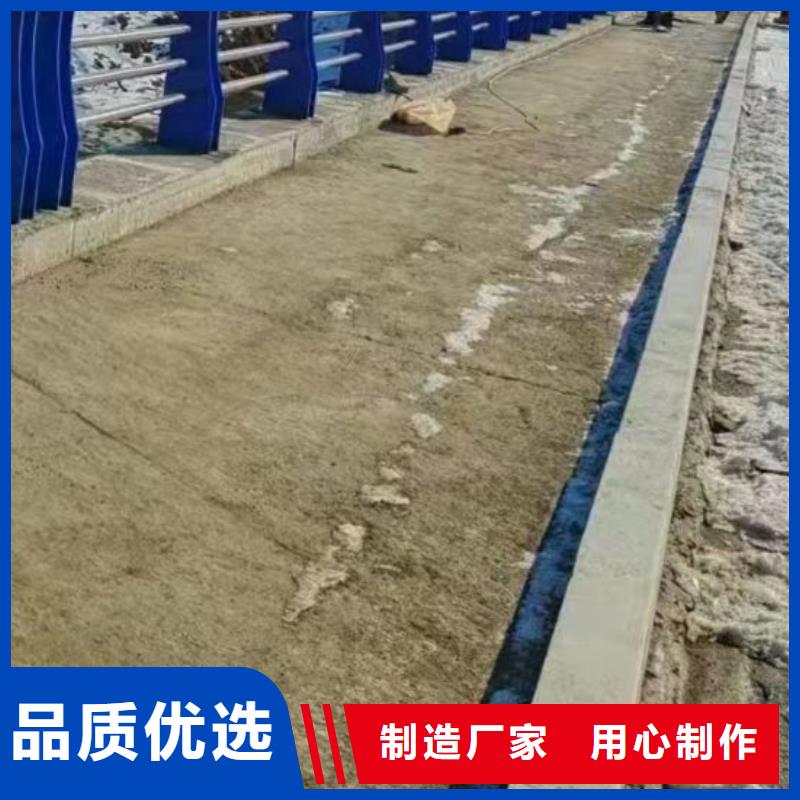 【护栏防撞立柱精心选材】
