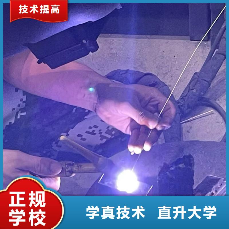 中专技校美甲班实操教学