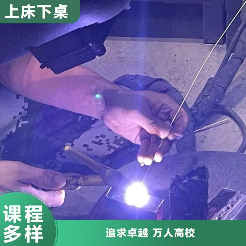 虎振厨师学校汽车车衣班指导就业