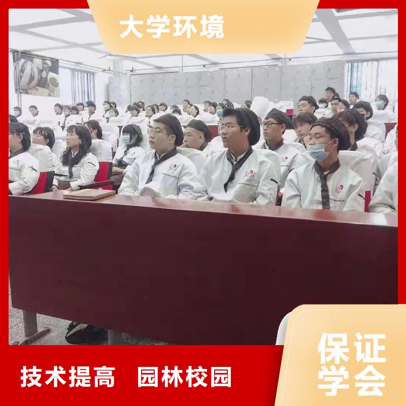 中专技校美甲班实操教学